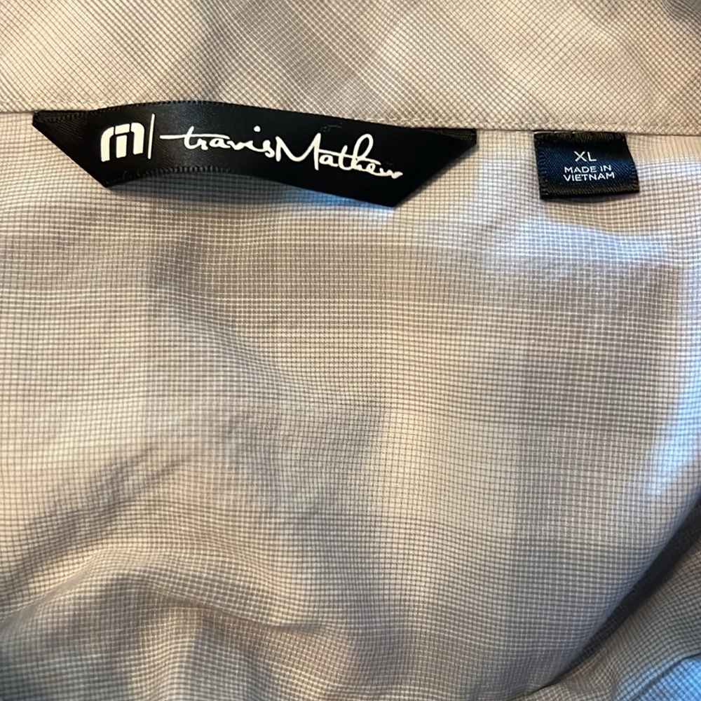 Travis Mathew short sleeve button up - Picture 2 of 2